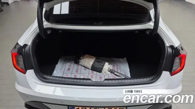 Hyundai Sonata Hybrid 2023 — Photo 3/20