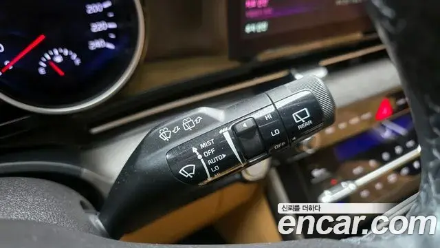 Kia Carnival 2022 — Фото 17/20