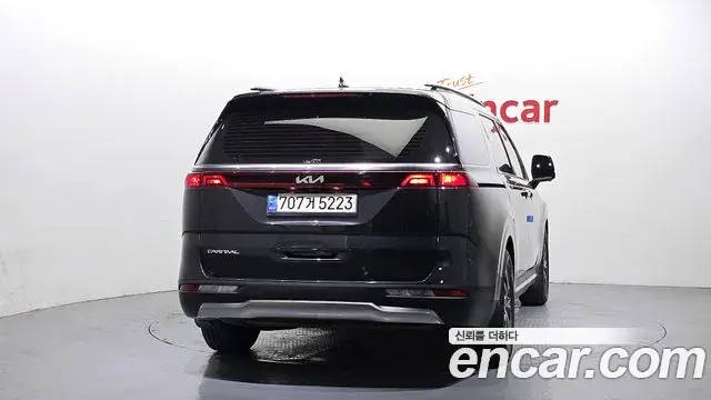 Kia Carnival 2022 — ფოტო 8/20