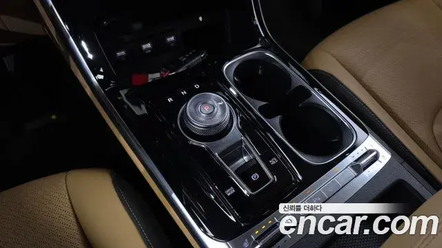 Kia Carnival 2022 — ფოტო 4/20