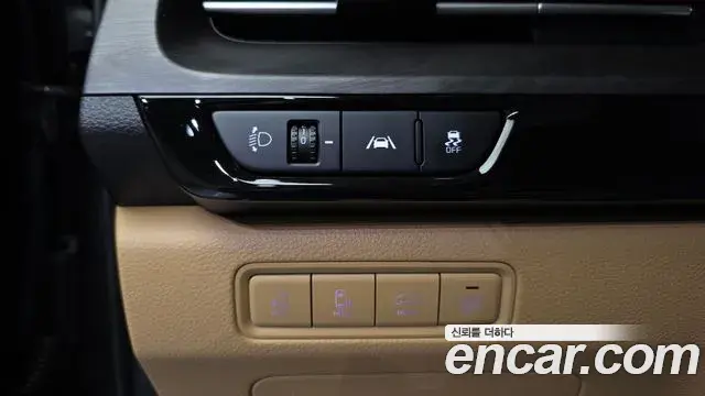 Kia Carnival 2022 — ფოტო 3/20