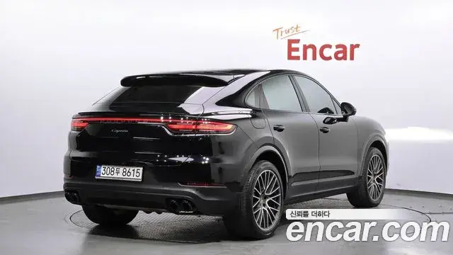 Porsche Cayenne 2021 — ფოტო 10/20