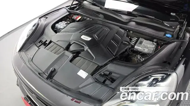 Porsche Cayenne 2021 — ფოტო 11/20