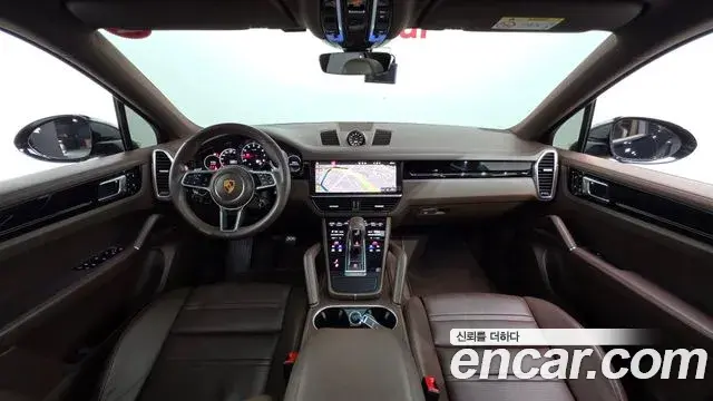 Porsche Cayenne 2021 — ფოტო 9/20