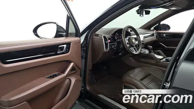 Porsche Cayenne 2021 — ფოტო 16/20