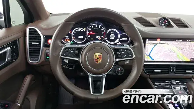 Porsche Cayenne 2021 — ფოტო 4/20