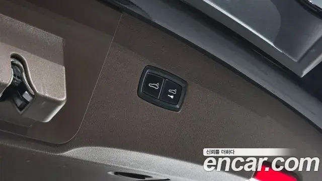 Porsche Cayenne 2021 — ფოტო 17/20