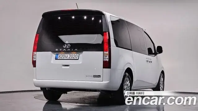 Hyundai Staria 2023 — Фото 2/20