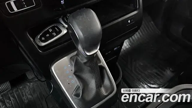 Hyundai Staria 2023 — Фото 9/20