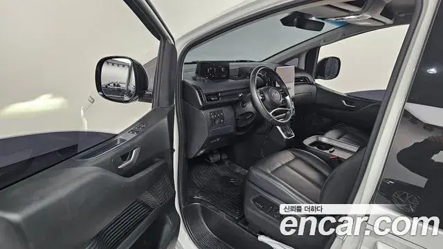 Hyundai Staria 2023 — Фото 10/20