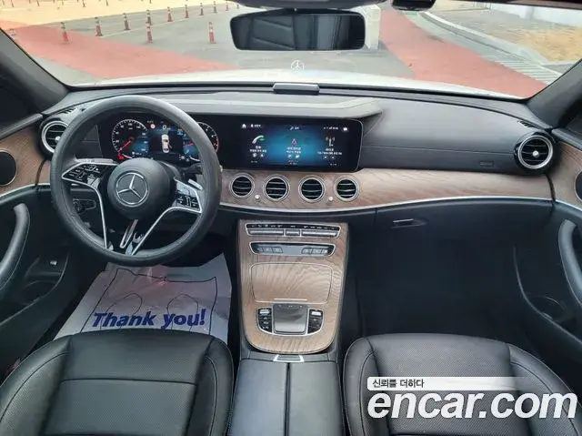Mercedes-Benz E-Class 2022 — Photo 8/20