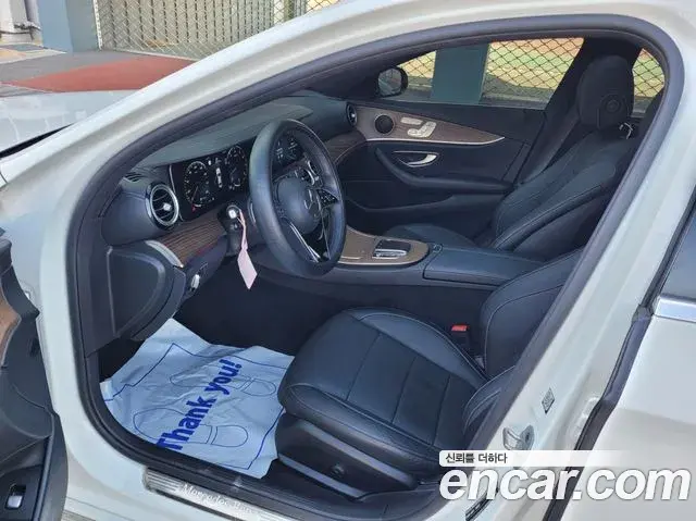 Mercedes-Benz E-Class 2022 — Photo 20/20