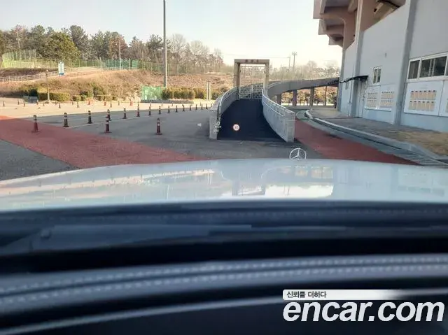 Mercedes-Benz E-Class 2022 — Photo 2/20