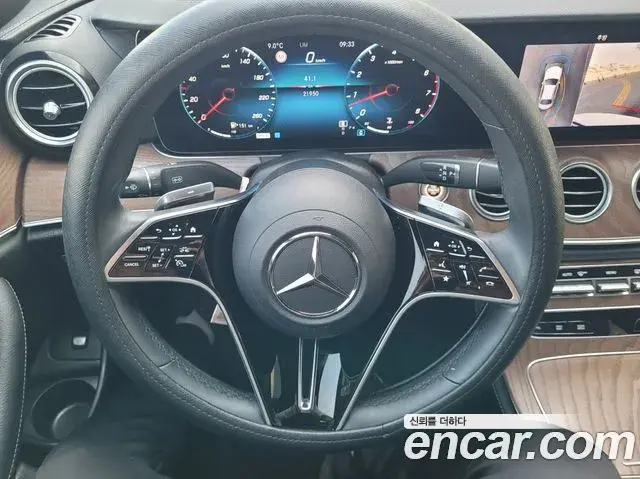 Mercedes-Benz E-Class 2022 — Photo 1/20