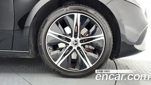 Mercedes-Benz A-Class 2024 — Photo 3/20
