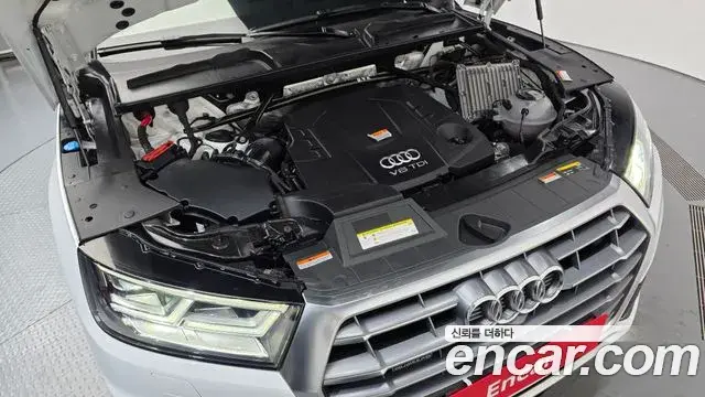 Audi Q5 2020 — Photo 8/20