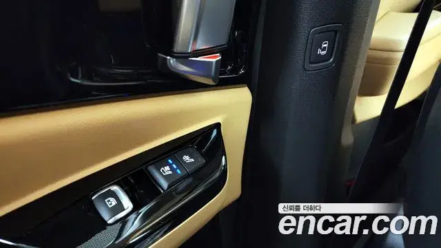 Kia Carnival 2023 — Photo 19/20