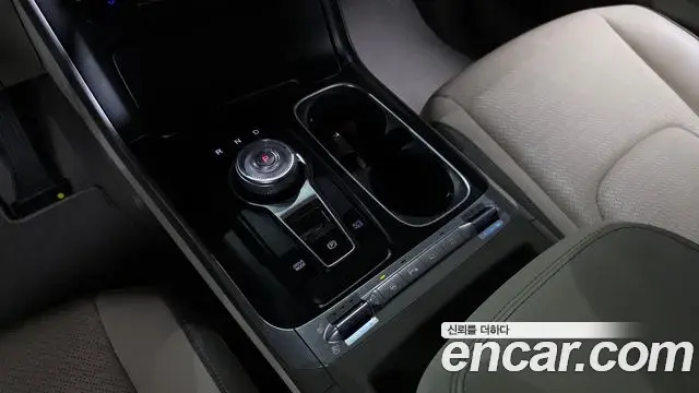 Kia Carnival 2021 — Фото 8/20