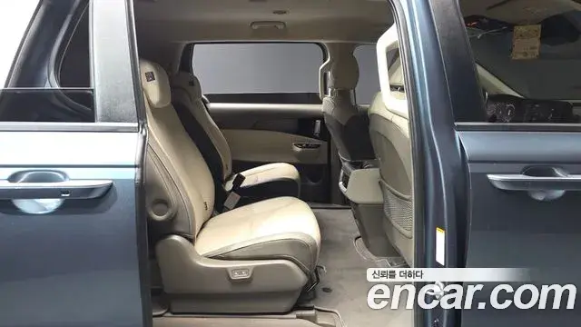 Kia Carnival 2021 — Фото 11/20