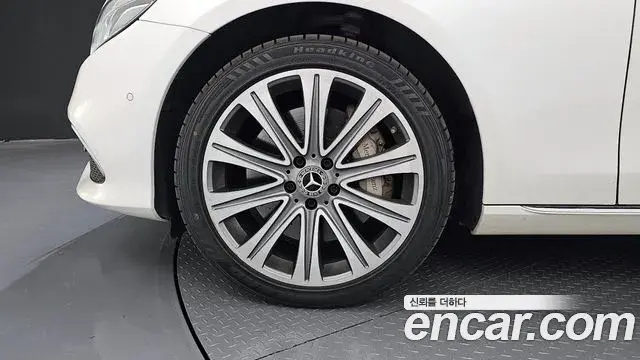 Mercedes-Benz E-Class 2018 — Photo 16/20