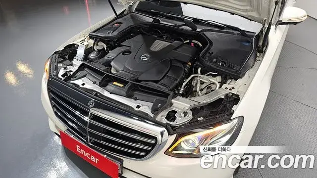 Mercedes-Benz E-Class 2018 — Photo 19/20