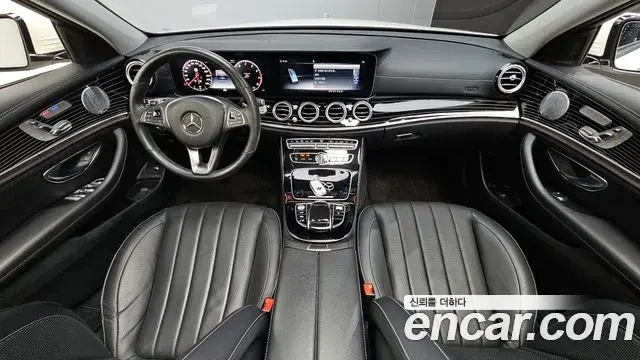 Mercedes-Benz E-Class 2018 — Photo 18/20