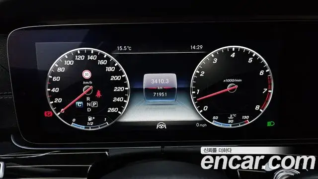 Mercedes-Benz E-Class 2018 — Photo 7/20