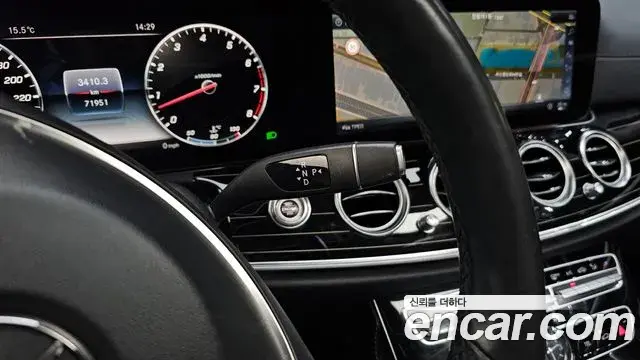 Mercedes-Benz E-Class 2018 — Photo 5/20