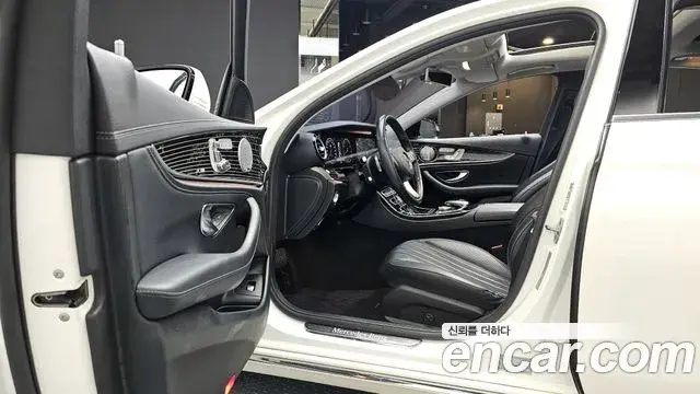 Mercedes-Benz E-Class 2018 — Photo 13/20