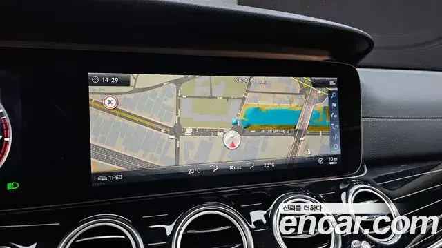 Mercedes-Benz E-Class 2018 — Photo 3/20