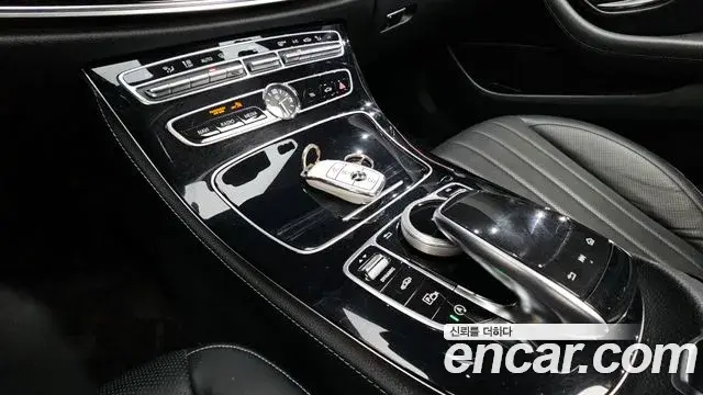 Mercedes-Benz E-Class 2018 — Photo 15/20