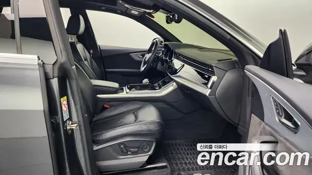 Audi Q8 2020 — ფოტო 5/20
