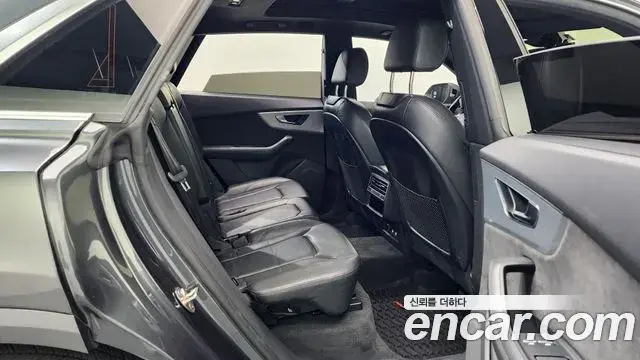 Audi Q8 2020 — ფოტო 7/20