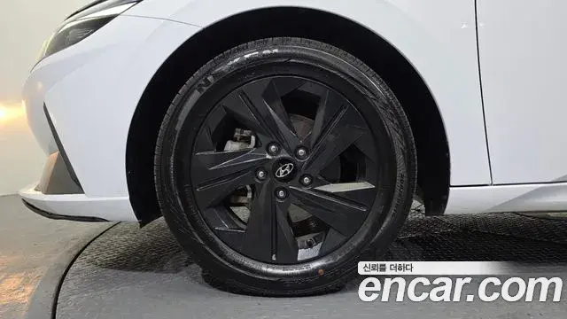 Hyundai The New Avante Hybrid 2022 — Photo 18/20