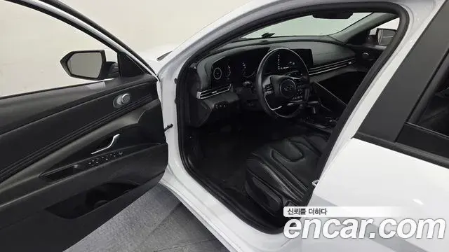 Hyundai The New Avante Hybrid 2022 — Photo 16/20