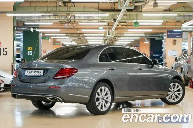 Mercedes-Benz E-Class 2019 — Photo 12/20