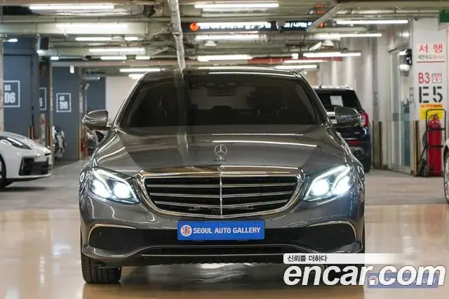 Mercedes-Benz E-Class 2019 — Photo 1/20