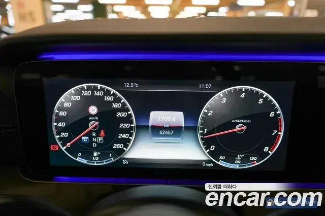 Mercedes-Benz E-Class 2019 — Photo 14/20