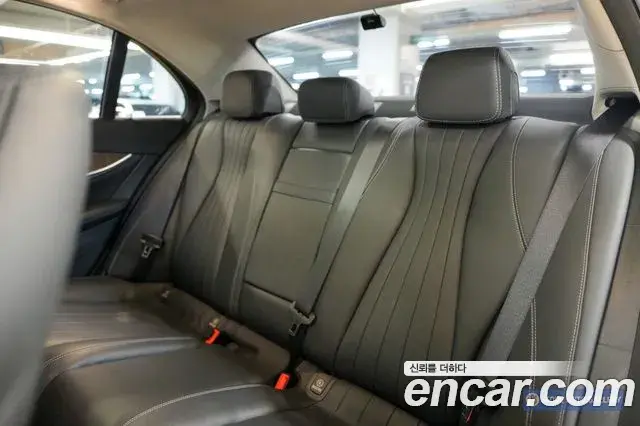 Mercedes-Benz E-Class 2019 — Photo 18/20
