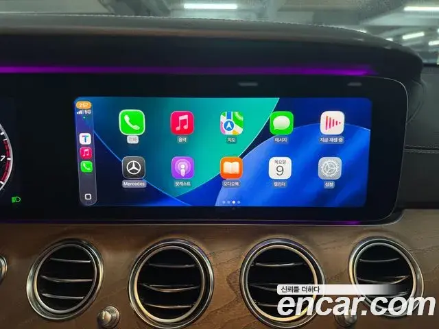 Mercedes-Benz E-Class 2019 — Photo 6/20