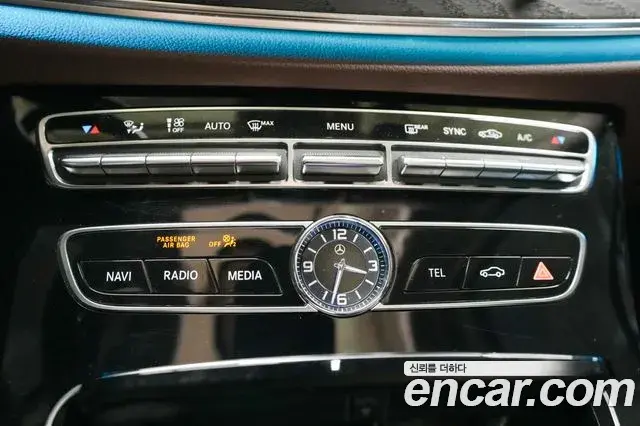 Mercedes-Benz E-Class 2019 — Photo 8/20