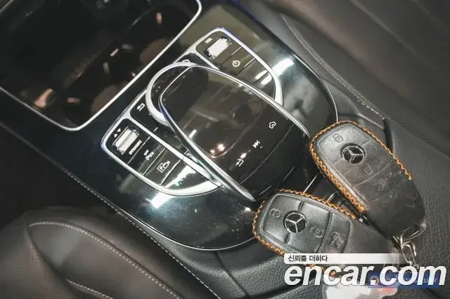 Mercedes-Benz E-Class 2019 — Photo 19/20