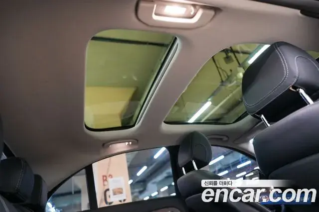 Mercedes-Benz E-Class 2019 — Photo 15/20