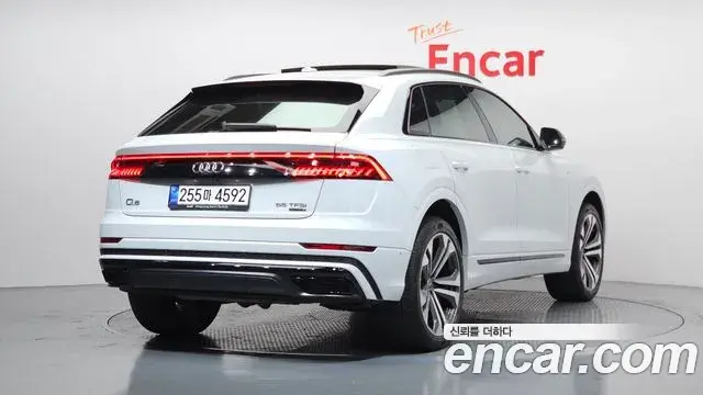 Audi Q8 2022 — Şəkil 17/20