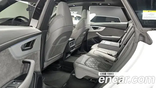 Audi Q8 2022 — Şəkil 18/20