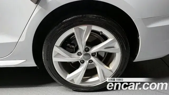 Audi A4 2021 — Photo 7/20