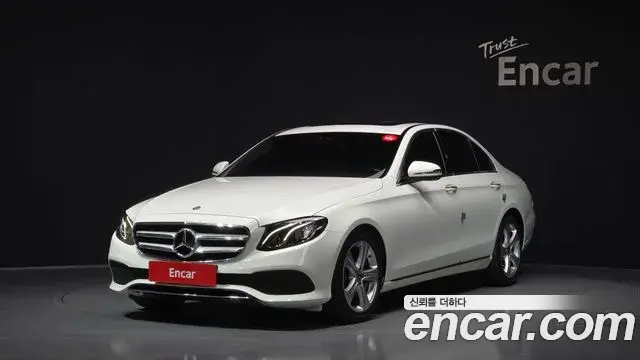 Mercedes-Benz E-Class 2018 — Photo 11/20