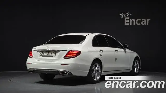 Mercedes-Benz E-Class 2018 — Photo 2/20
