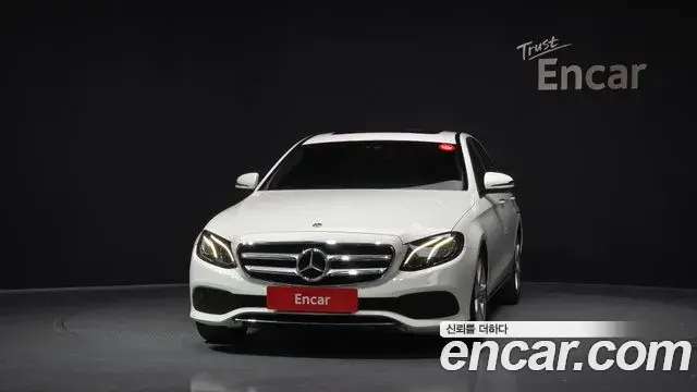 Mercedes-Benz E-Class 2018 — Photo 12/20