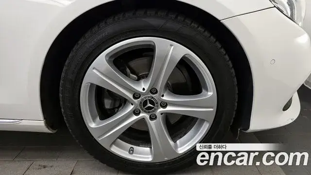 Mercedes-Benz E-Class 2018 — Photo 19/20